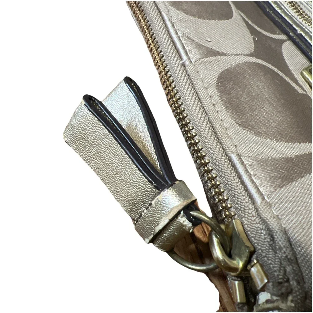COACH (2012) Y2K Poppy Khaki Daisy Pop C Applique HOBO Shoulder Bag Hobo Boho